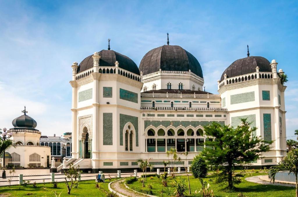 Grand Antares Hotel Medan Exteriör bild