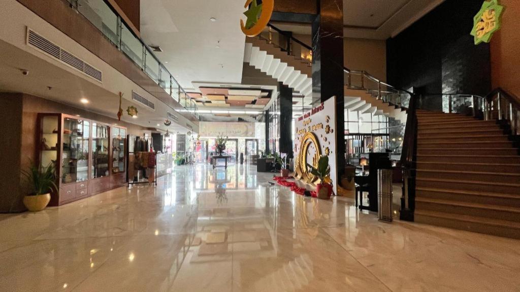 Grand Antares Hotel Medan Exteriör bild