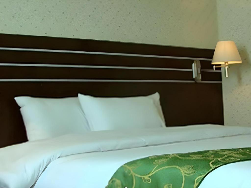 Grand Antares Hotel Medan Exteriör bild