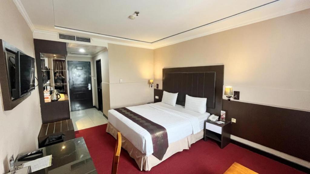 Grand Antares Hotel Medan Exteriör bild