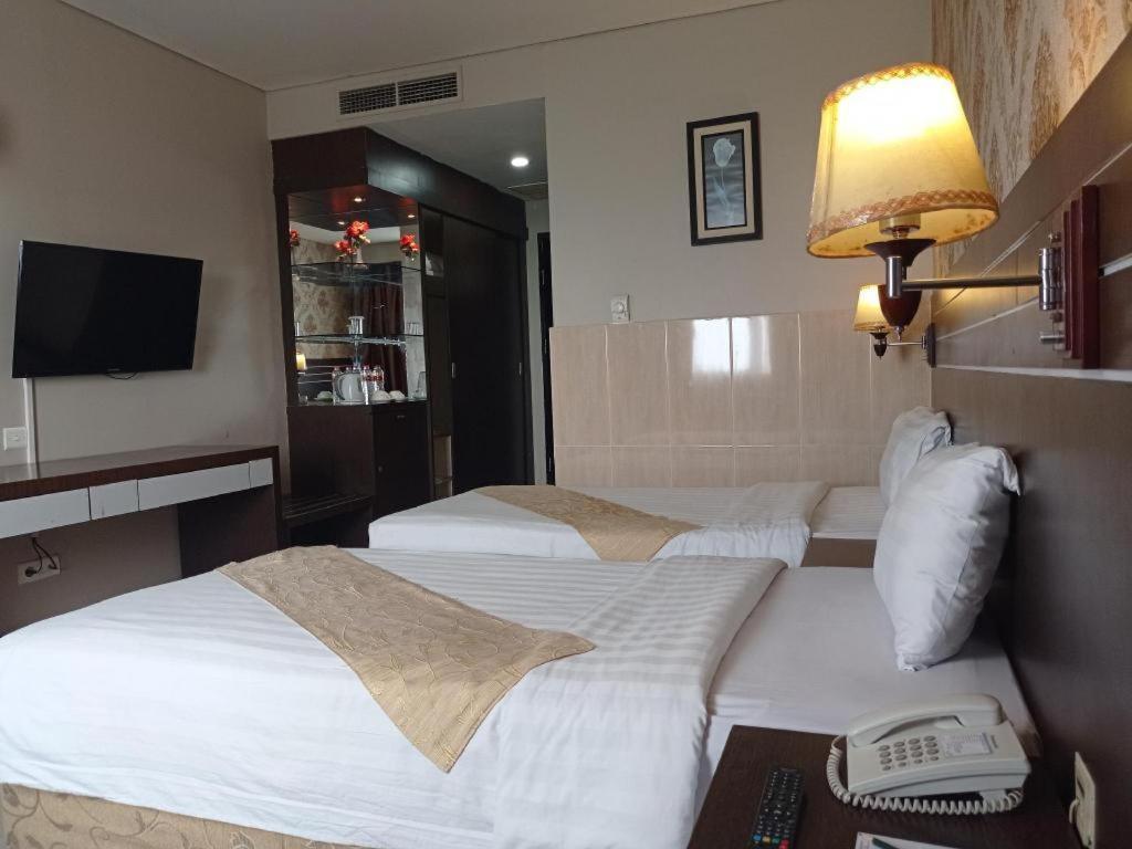 Grand Antares Hotel Medan Exteriör bild
