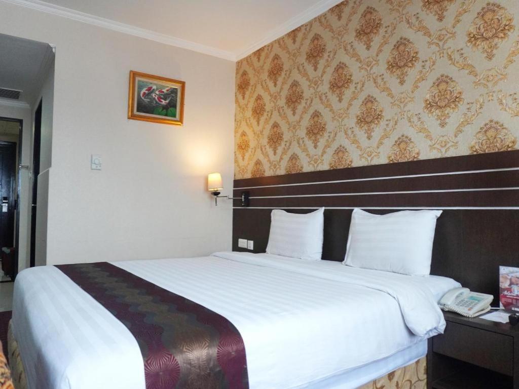 Grand Antares Hotel Medan Exteriör bild