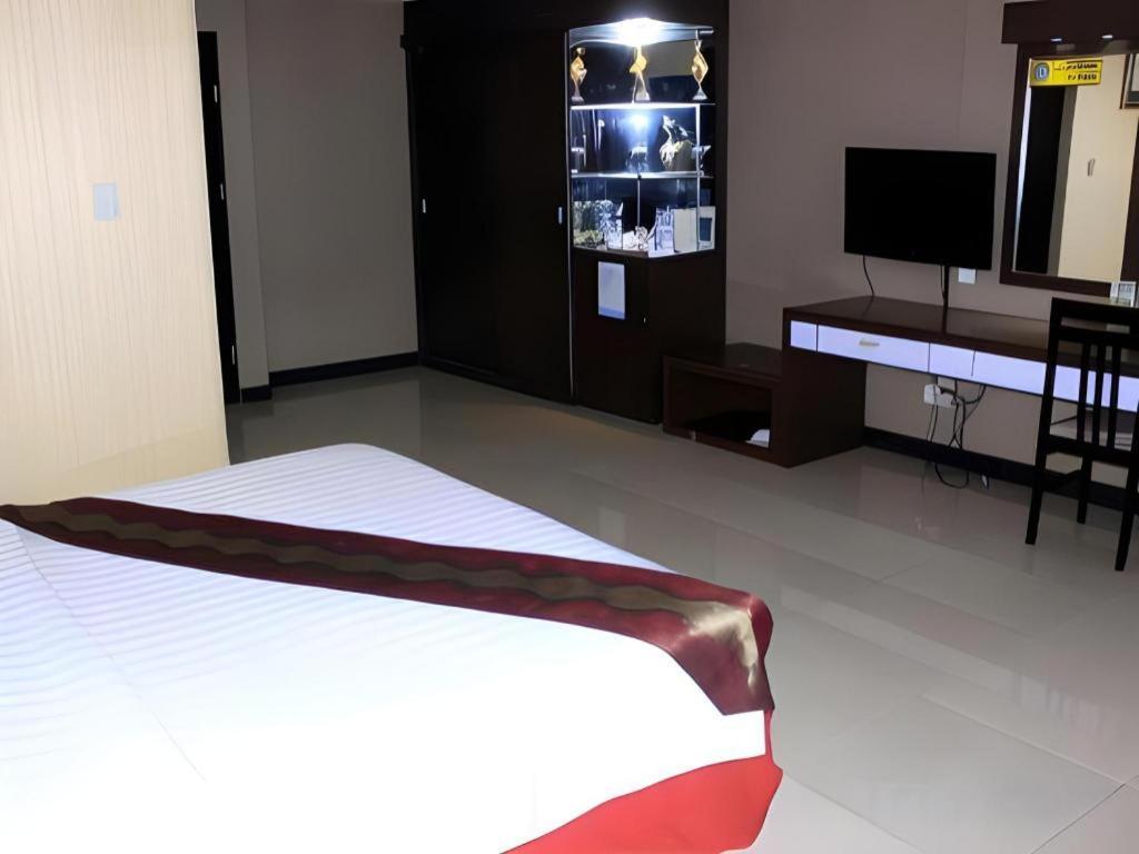 Grand Antares Hotel Medan Exteriör bild