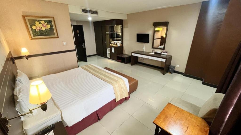 Grand Antares Hotel Medan Exteriör bild