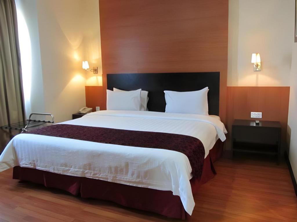 Grand Antares Hotel Medan Exteriör bild