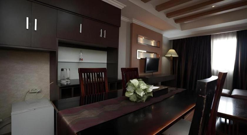 Grand Antares Hotel Medan Exteriör bild