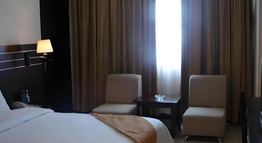 Grand Antares Hotel Medan Exteriör bild