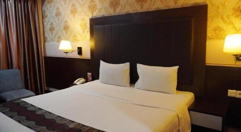 Grand Antares Hotel Medan Exteriör bild
