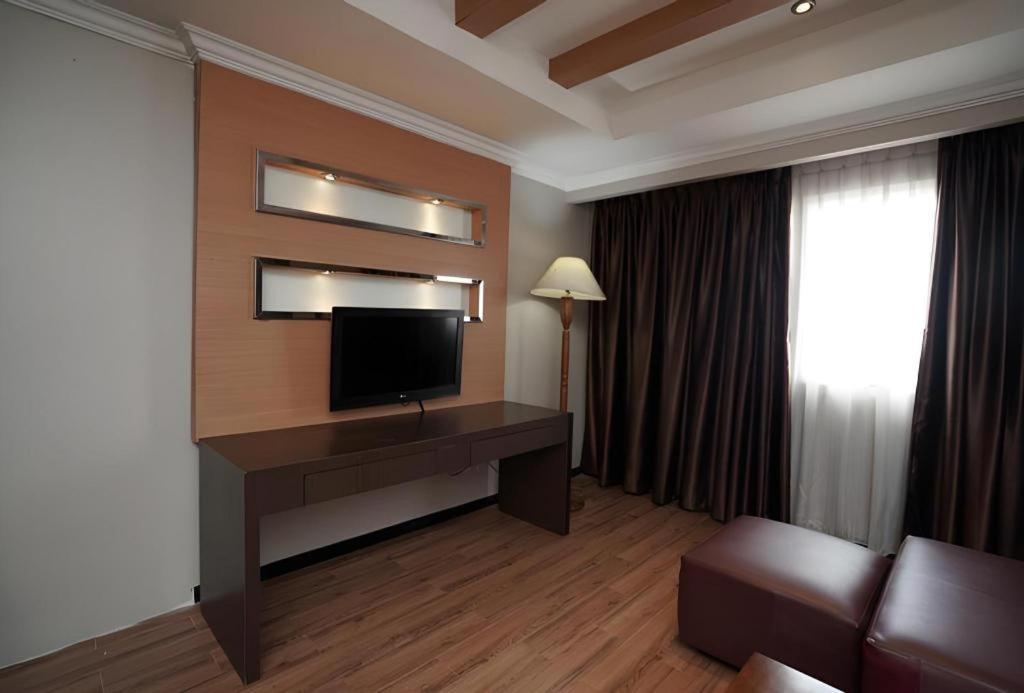 Grand Antares Hotel Medan Exteriör bild