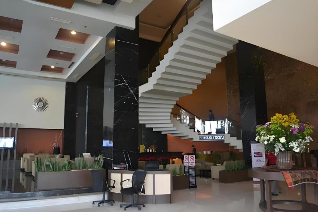 Grand Antares Hotel Medan Exteriör bild
