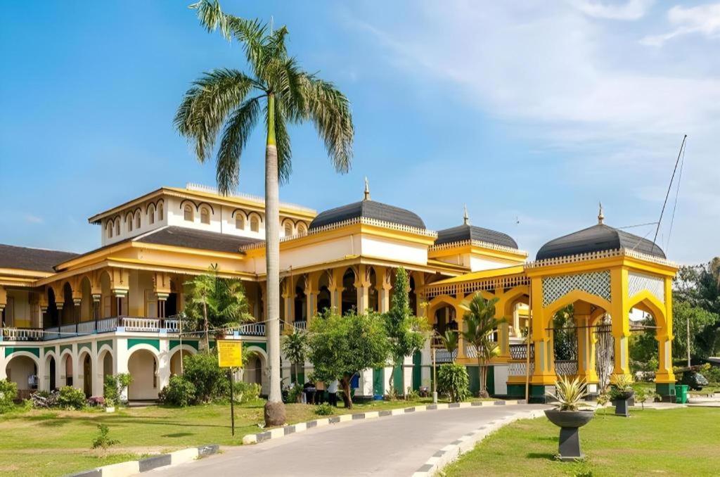 Grand Antares Hotel Medan Exteriör bild